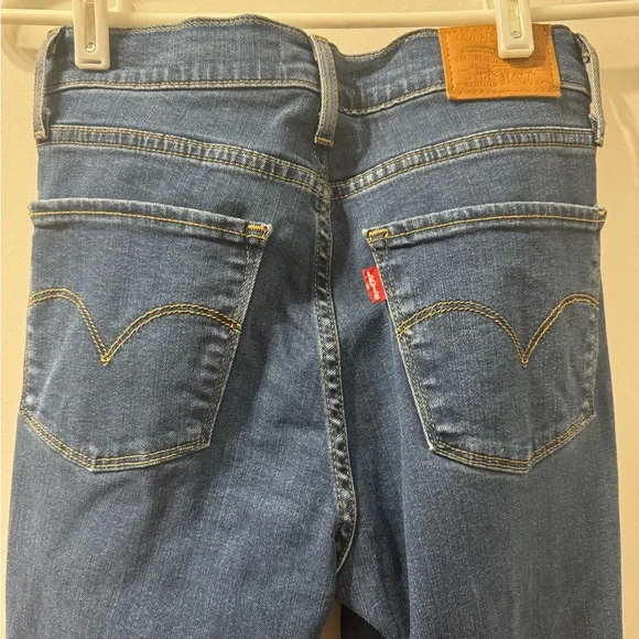 Levi’s 724 High Rise Straight Jeans. Size 26. Color Blue Wave Dark Wash. - Picture 6 of 12